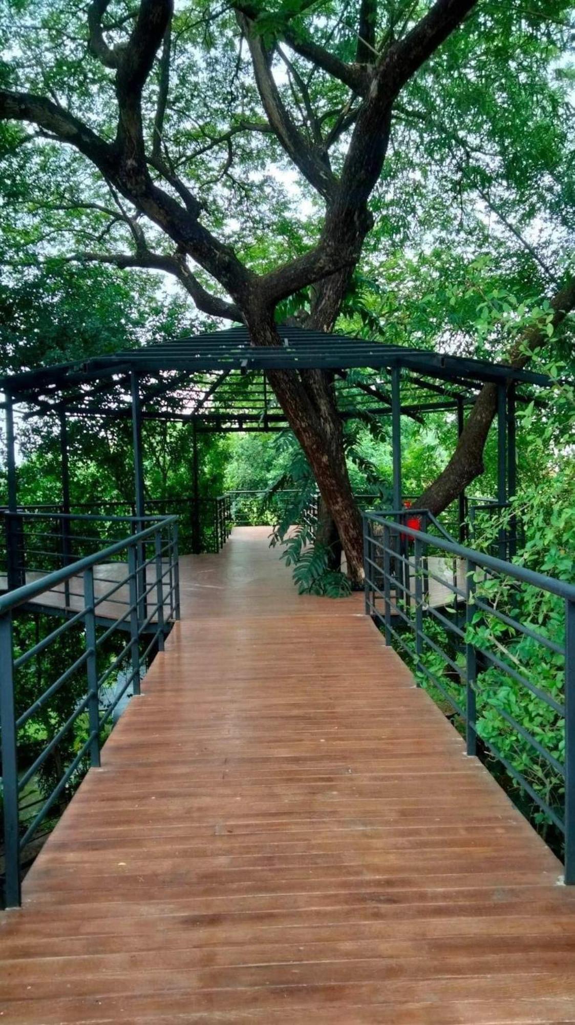 Hostelbed And Retreat Phitsanulok Exterior photo